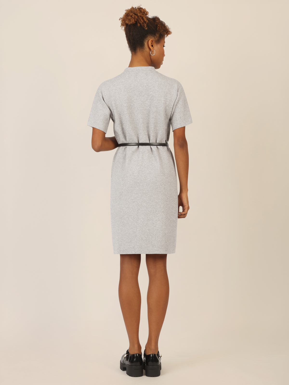 APART Strickkleid mit Gürtel und Stehkragen | graumeliert
