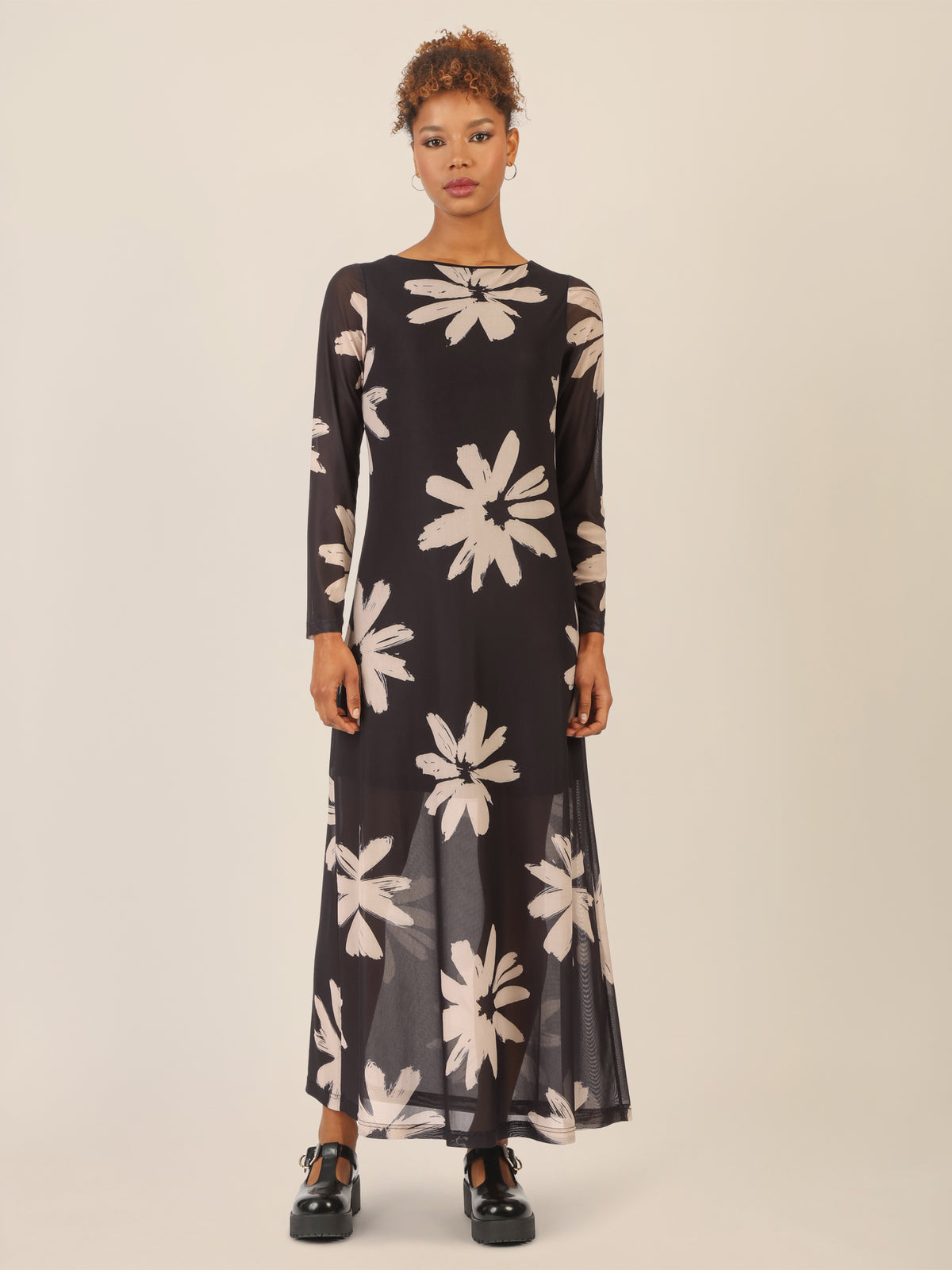 APART Maxi Meshkleid mit großem Blumenprint | schwarz-nude