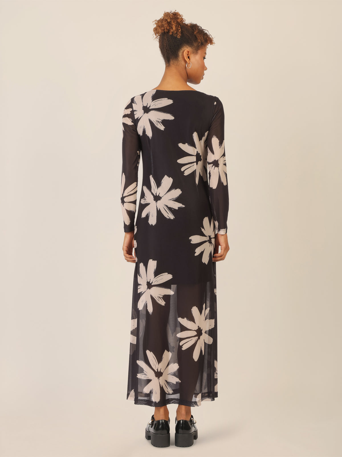 APART Maxi Meshkleid mit großem Blumenprint | schwarz-nude