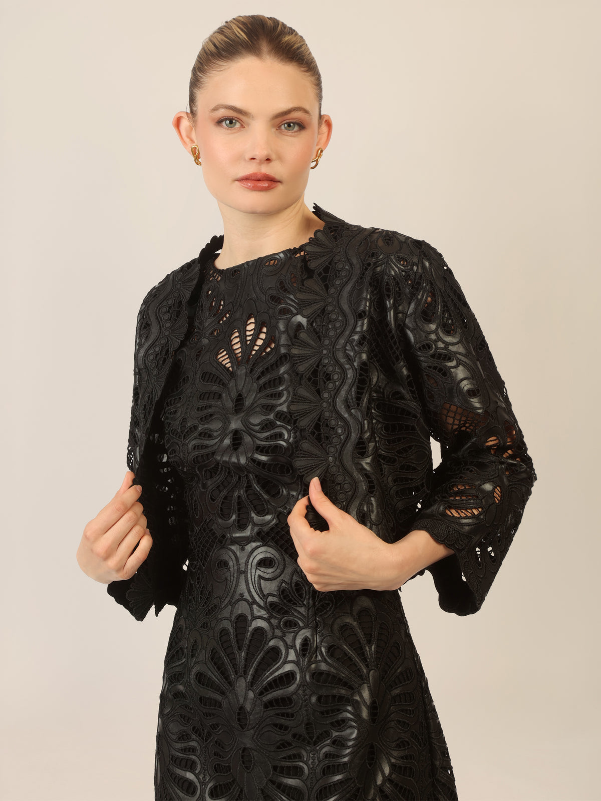 APART Kunstlederjacke mit allover Ornamentenstickerei | schwarz