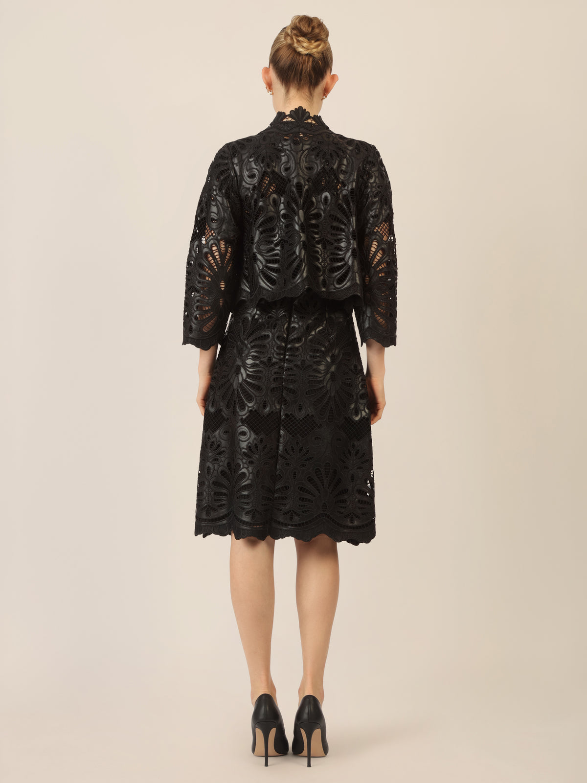 APART Kunstlederjacke mit allover Ornamentenstickerei | schwarz