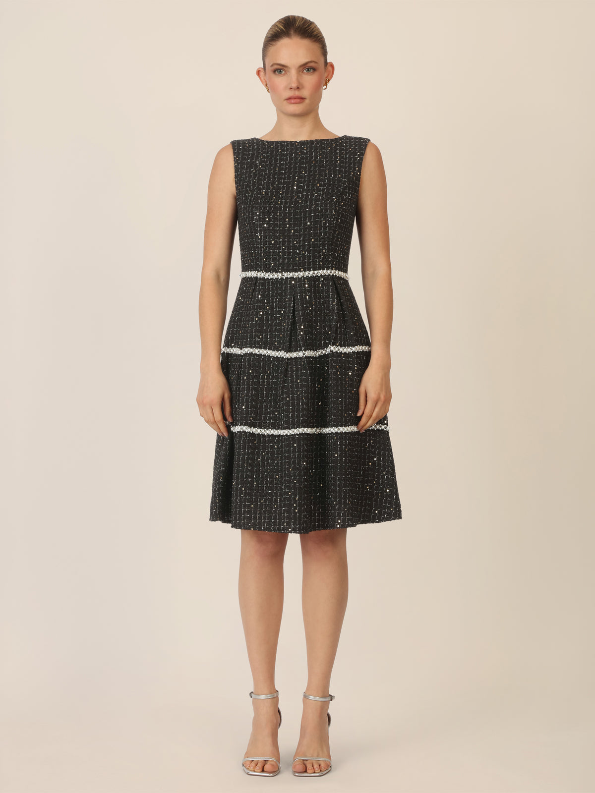 APART Bouclé Kleid mit kleinen, eingewebten, goldfarbenen Pailletten | schwarz