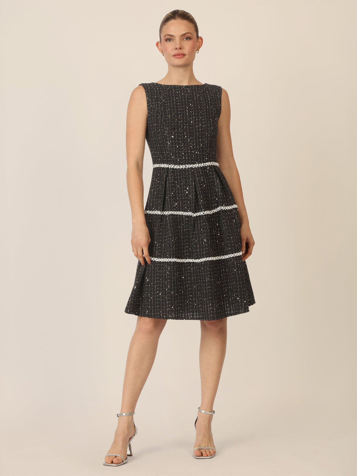 APART Bouclé Kleid mit kleinen, eingewebten, goldfarbenen Pailletten | schwarz