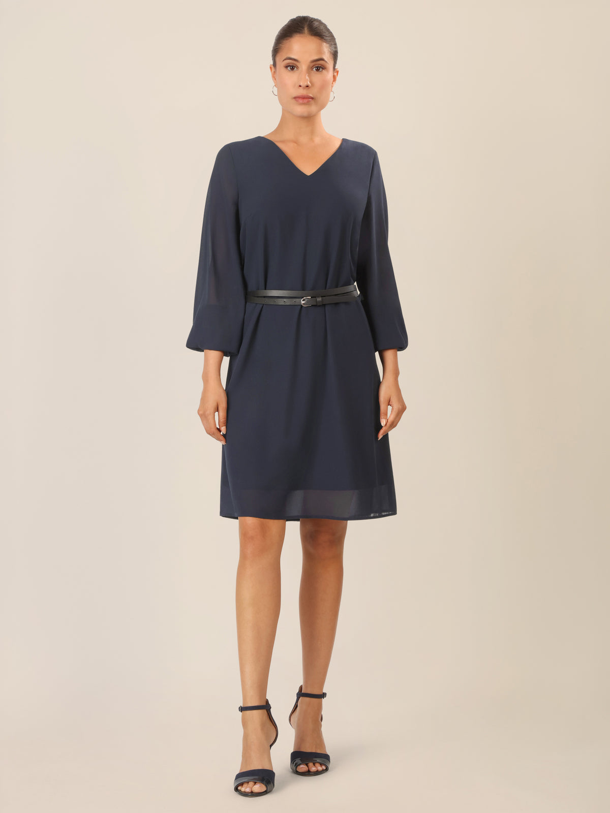 APART Chiffonkleid mit Gürtel und V-Ausschnitt | nachtblau