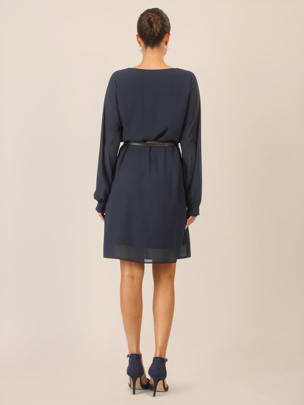 APART Chiffonkleid mit Gürtel und V-Ausschnitt | nachtblau