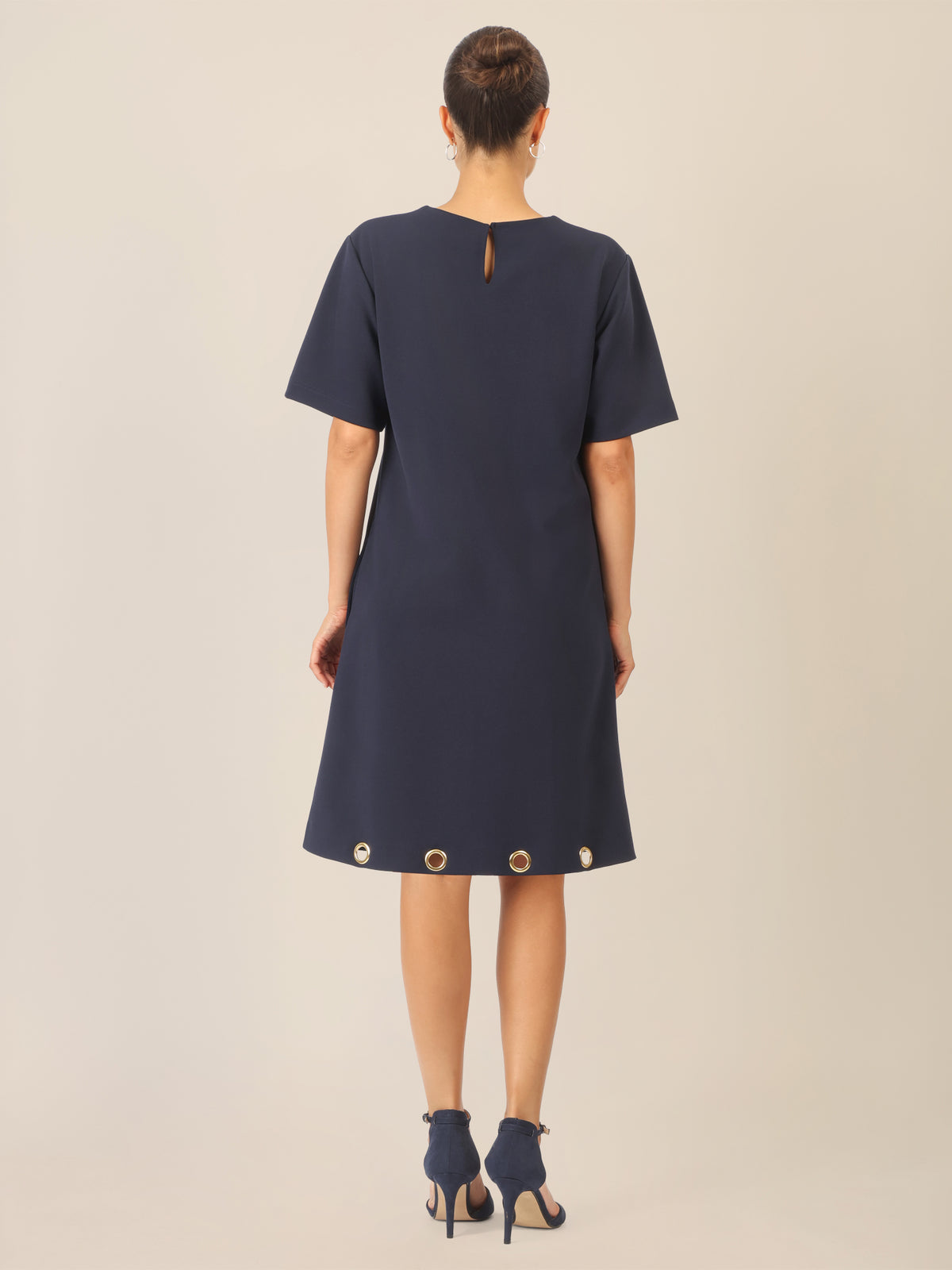 APART Kleid mit goldenen Ösendetails | nachtblau