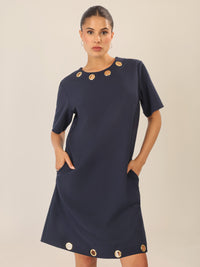 APART Kleid mit goldenen Ösendetails | nachtblau