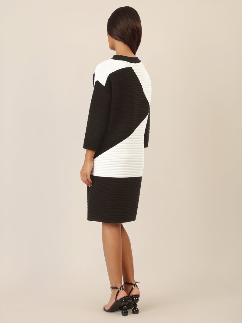 APART Colorblocking Strickkleid mit grafischem Strukturmuster | schwarz-creme