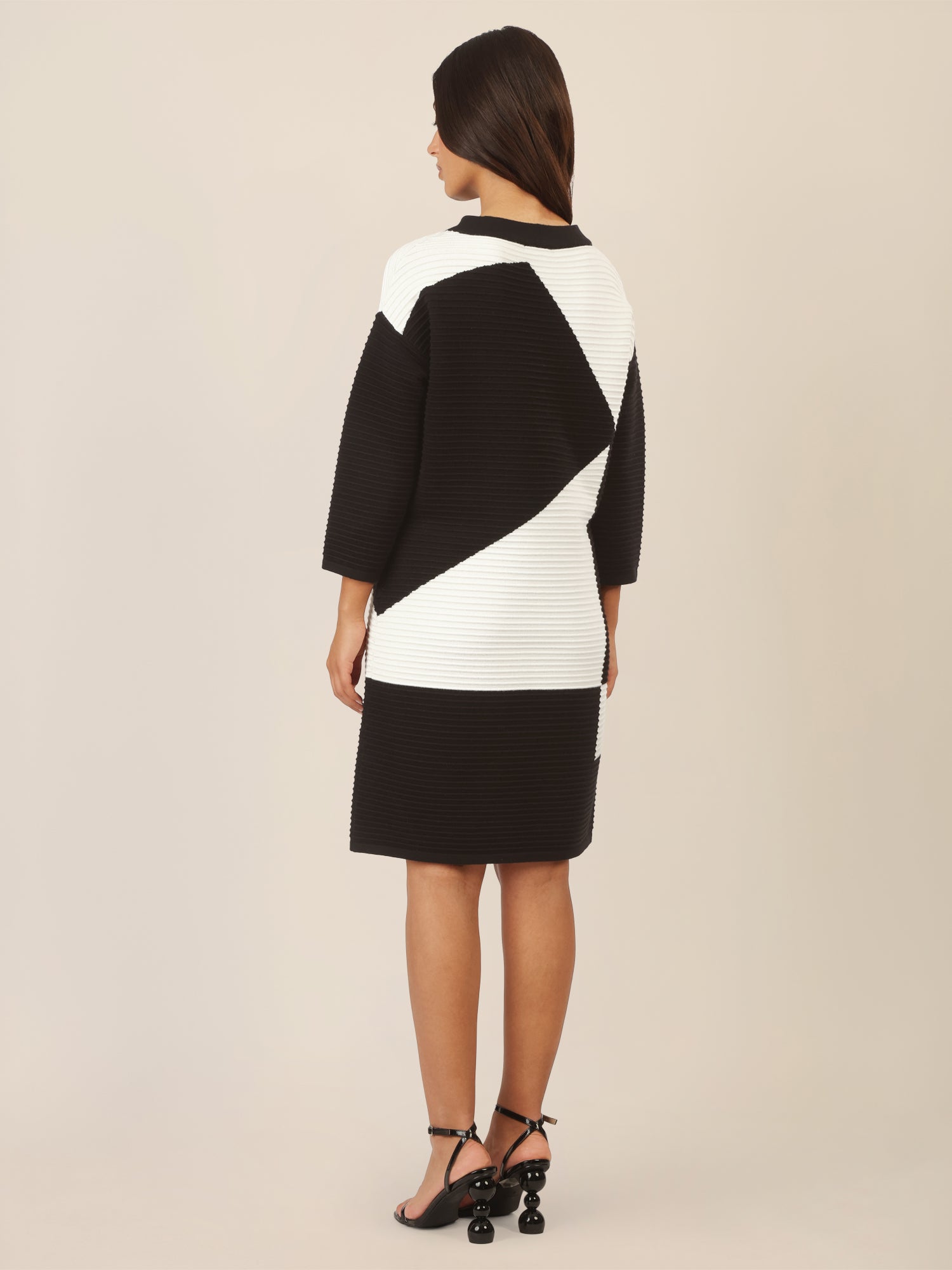 APART Colorblocking Strickkleid mit grafischem Strukturmuster | schwarz-creme