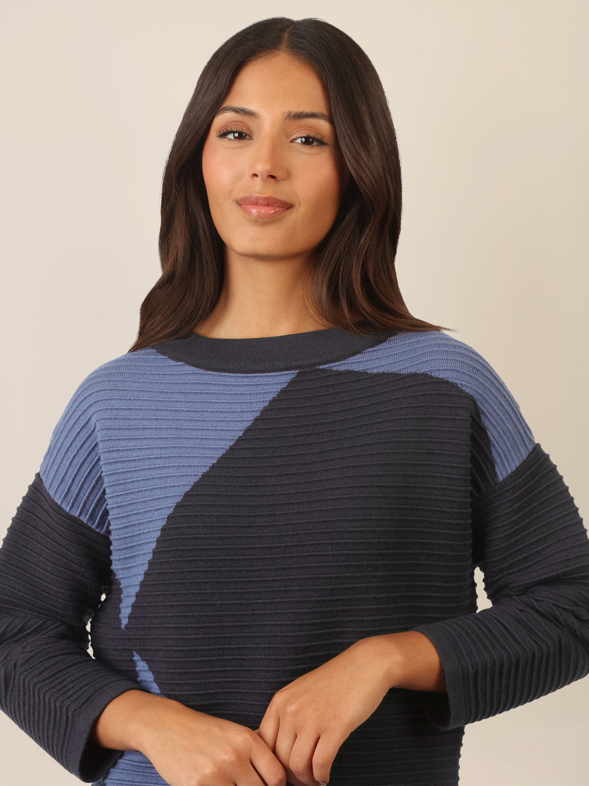 APART Colorblocking Strickkleid mit grafischem Strukturmuster | nachtblau-dunkelblau