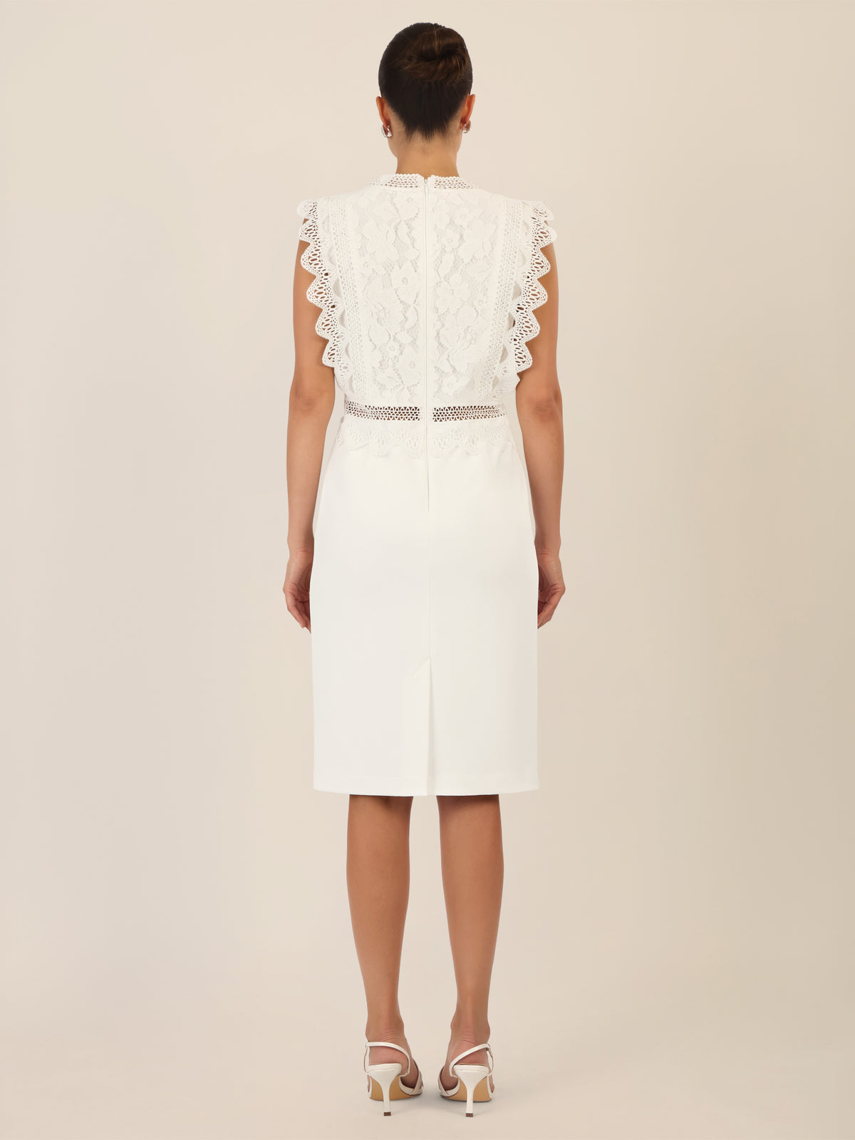 APART Kurzes Hochzeitskleid mit Häkelspitze | creme
