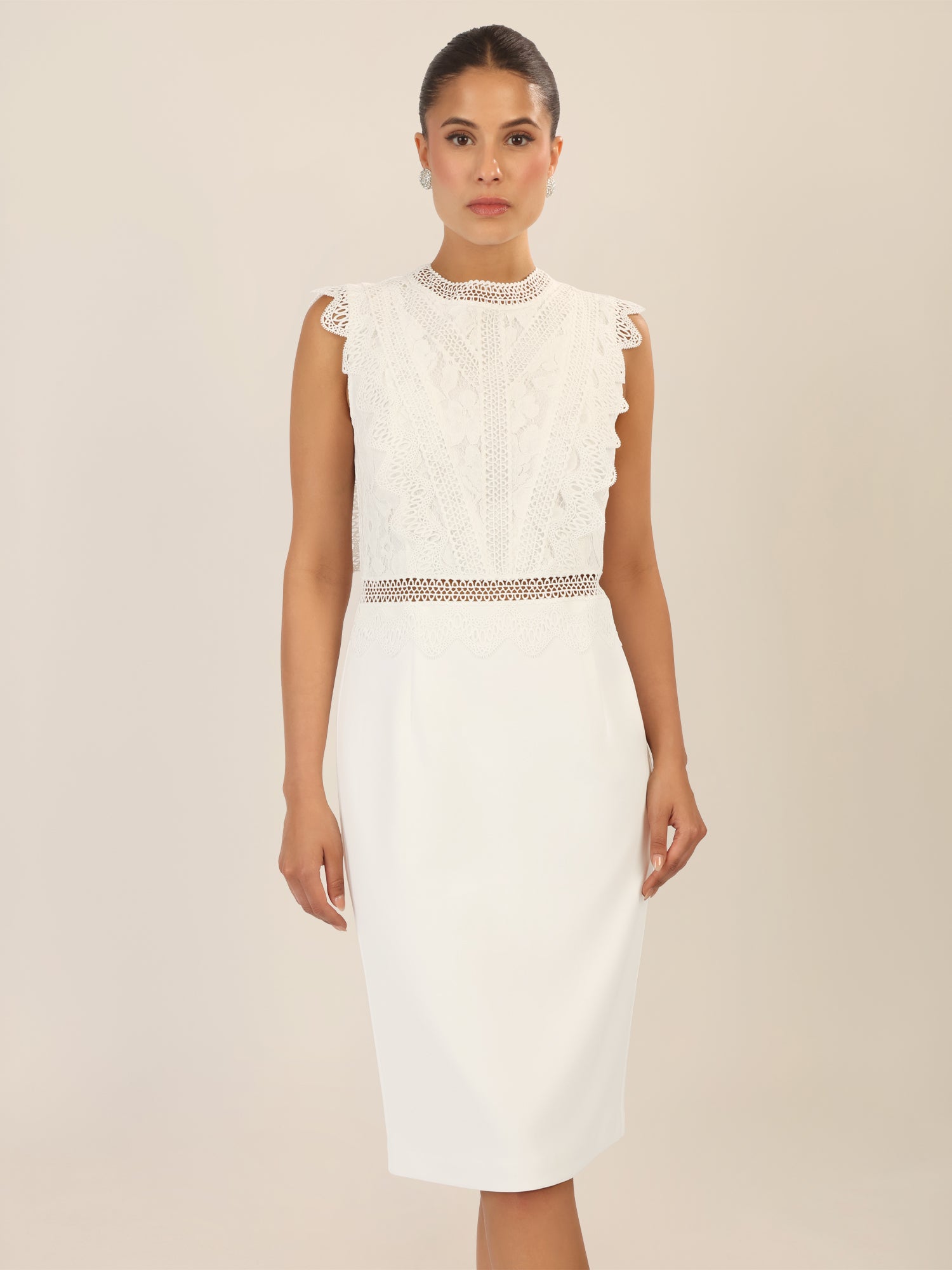 APART Kurzes Hochzeitskleid mit Häkelspitze | creme