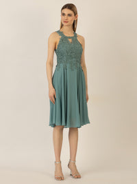 APART Cocktailkleid aus einer plastischen Spitze und Chiffon | jade