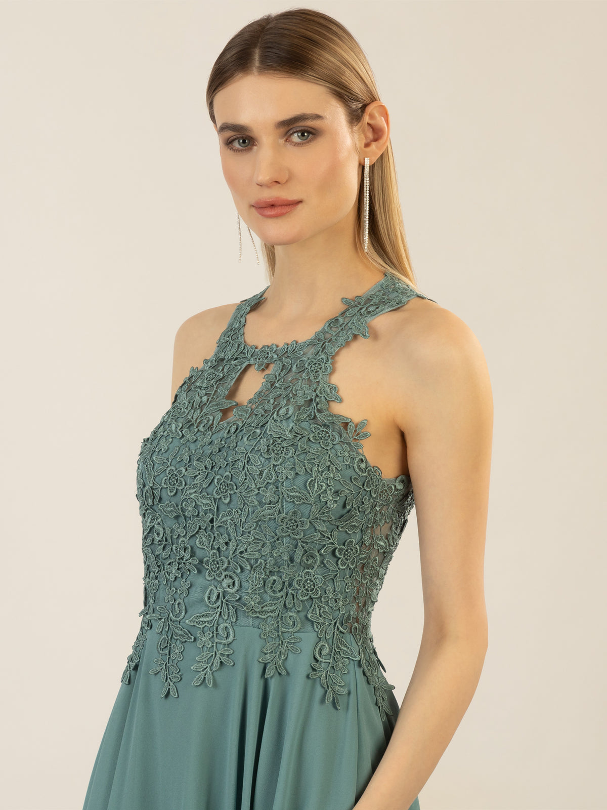 APART Cocktailkleid aus einer plastischen Spitze und Chiffon | jade