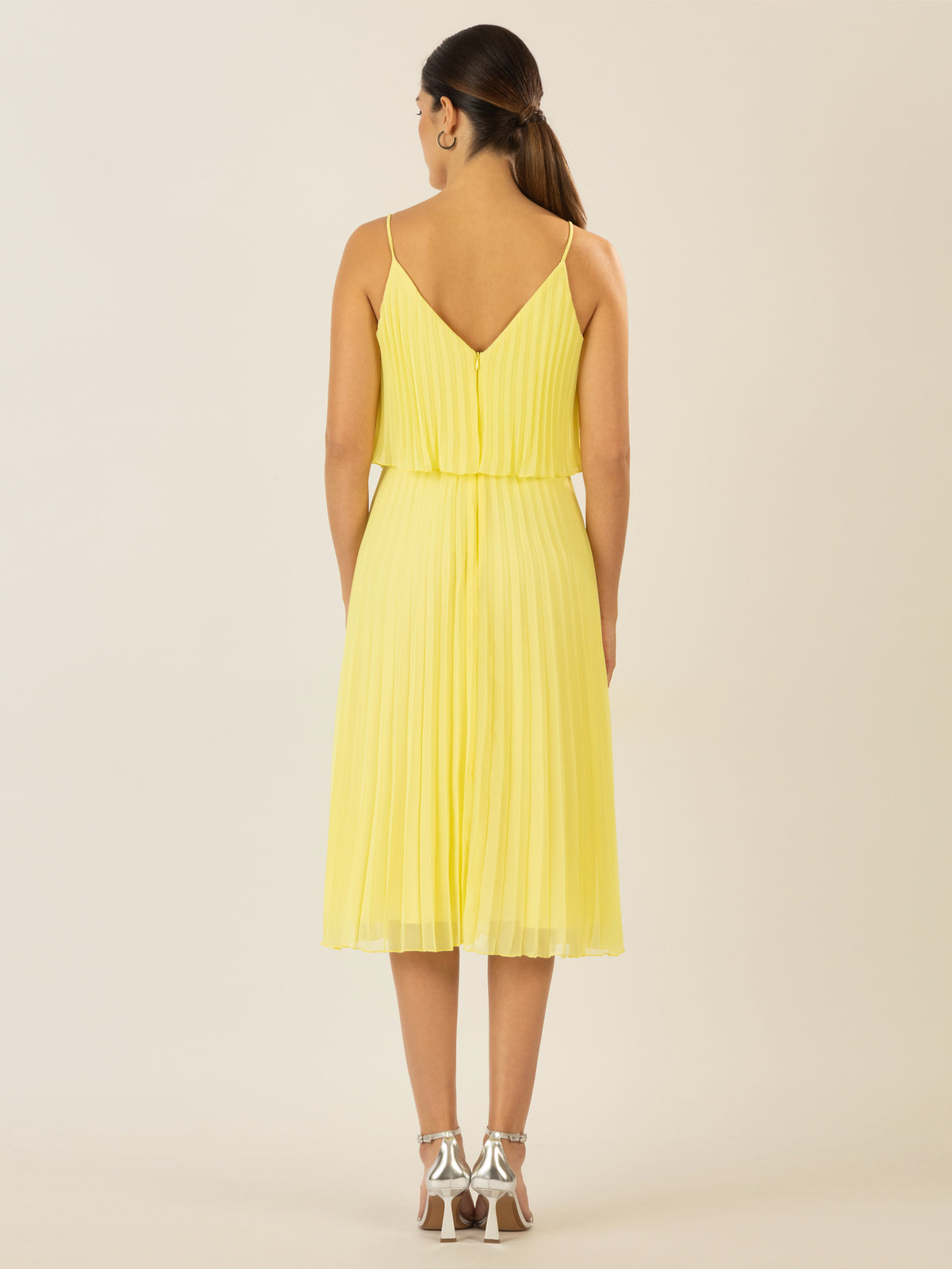 APART kurzes Plisseekleid in 2in1 Optik | vanilla
