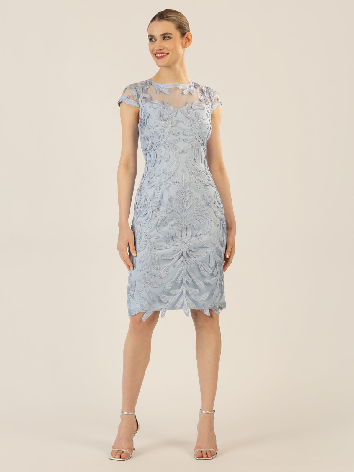 APART Cocktailkleid, aufwendig bestricktes Meshkleid | hellblau