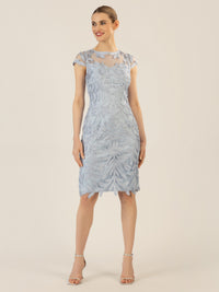 APART Cocktailkleid, aufwendig bestricktes Meshkleid | hellblau