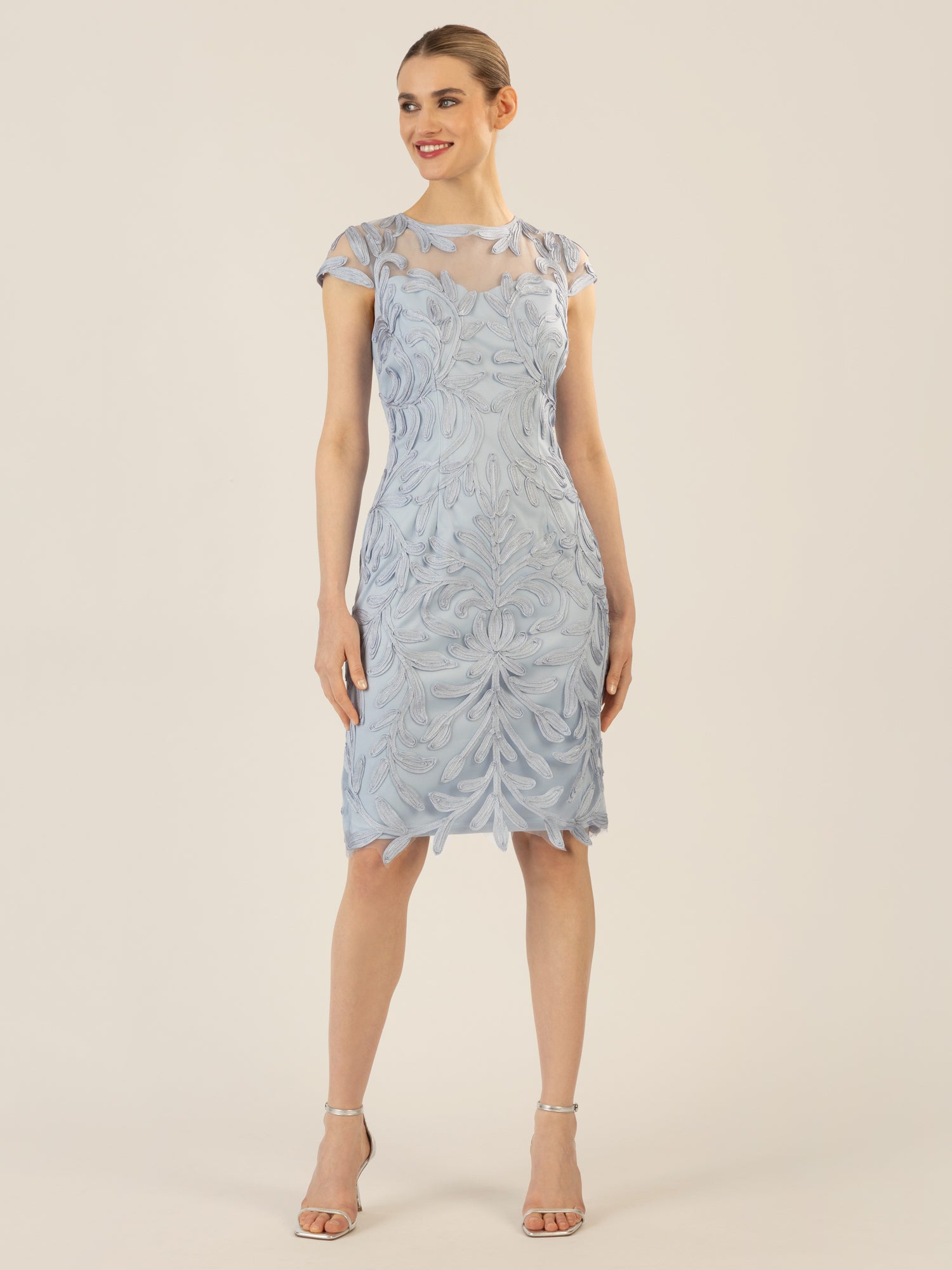 APART Cocktailkleid, aufwendig bestricktes Meshkleid | hellblau