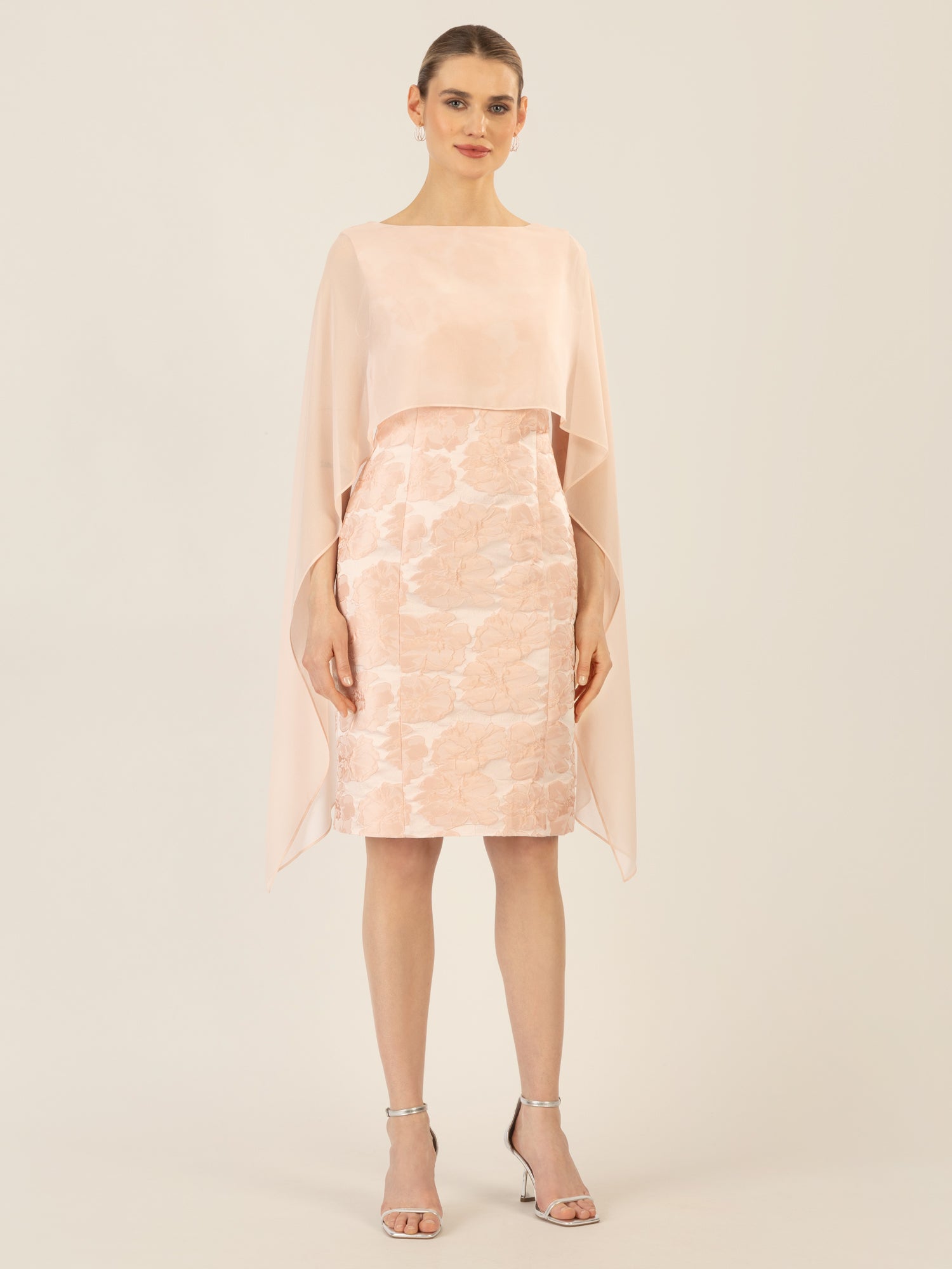 APART Jacquardkleid mit Chiffonstola mit glänzenden Blüten und angearbeitetem Cape aus Chi | rose