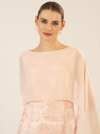 APART Jacquardkleid mit Chiffonstola mit glänzenden Blüten und angearbeitetem Cape aus Chi | rose