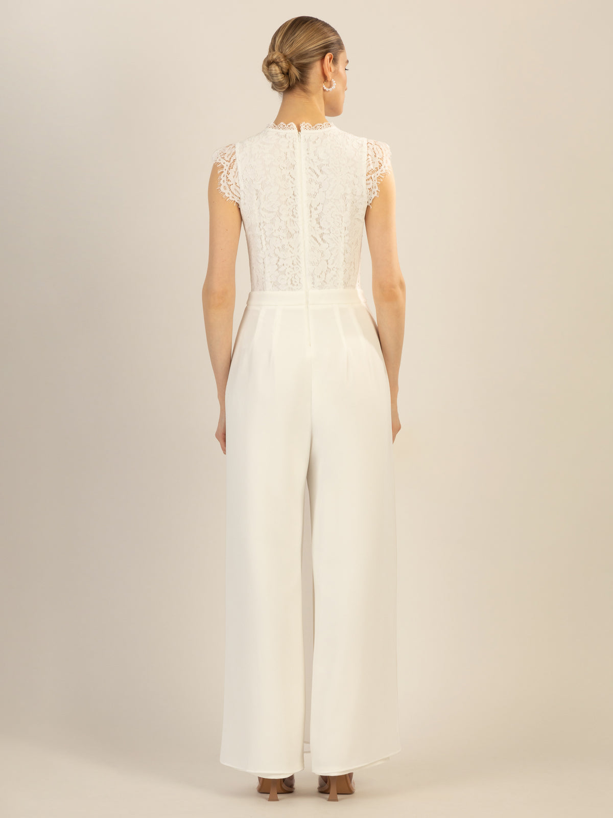 APART Overall mit Spitzenoberteil | creme