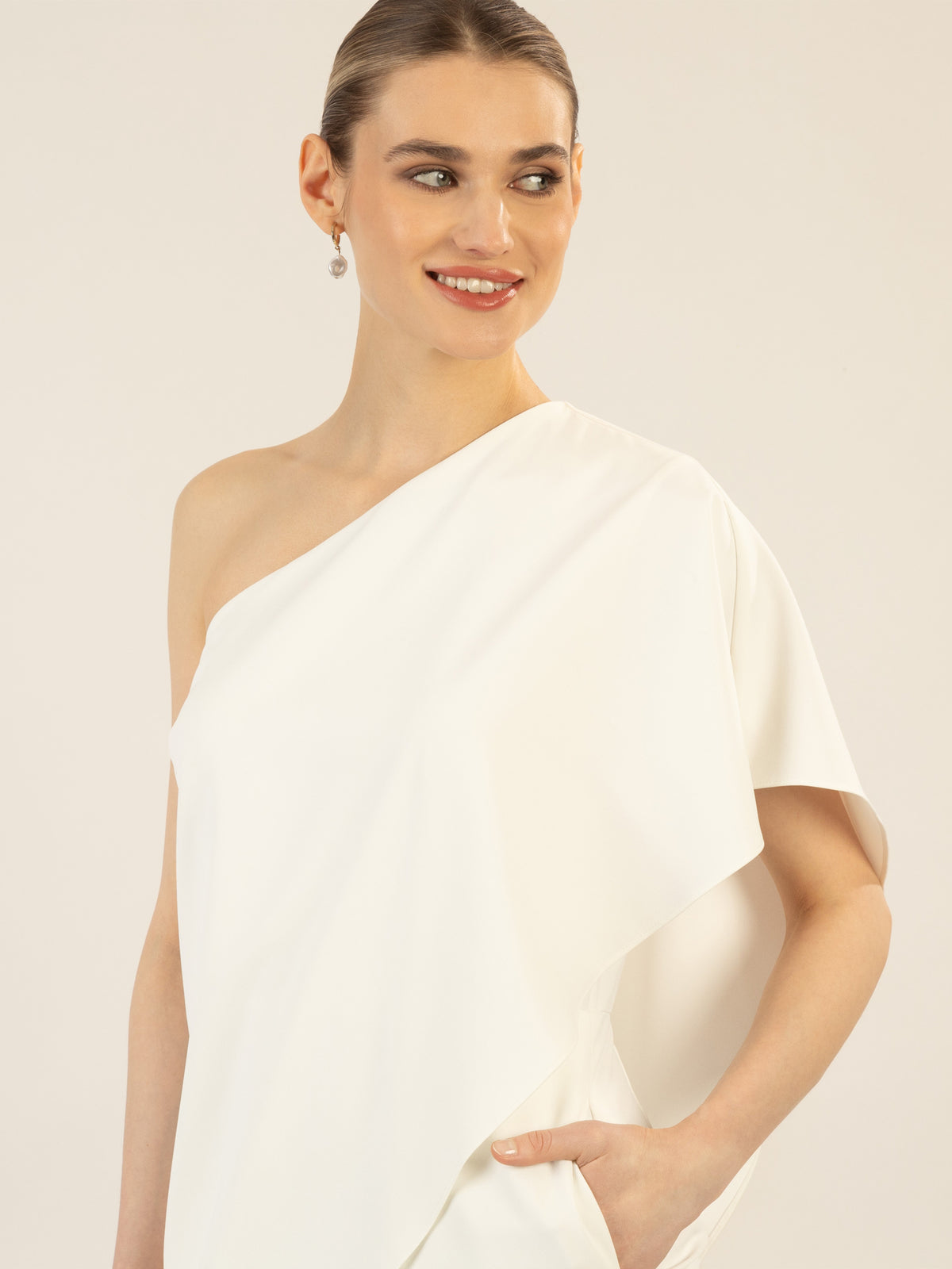 APART One-Shoulder Overall aus einer leicht körnigen Ware | creme