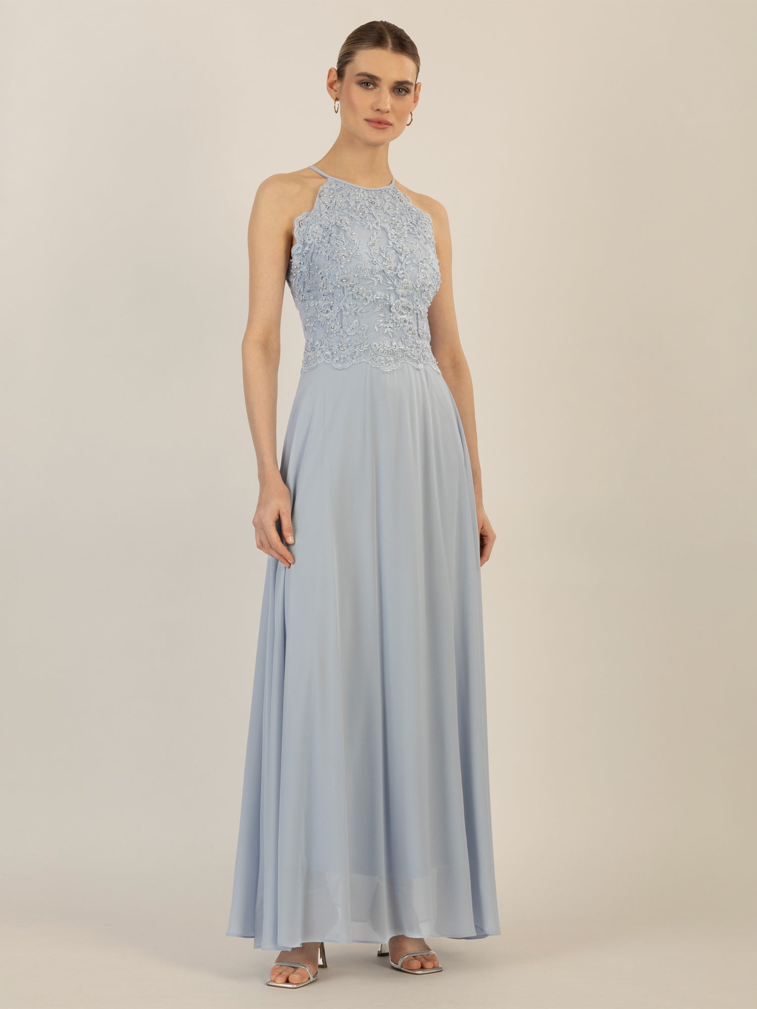 APART Abendkleid aus besticktem Mesh mit farbigen Perlen und Chiffon | hellblau