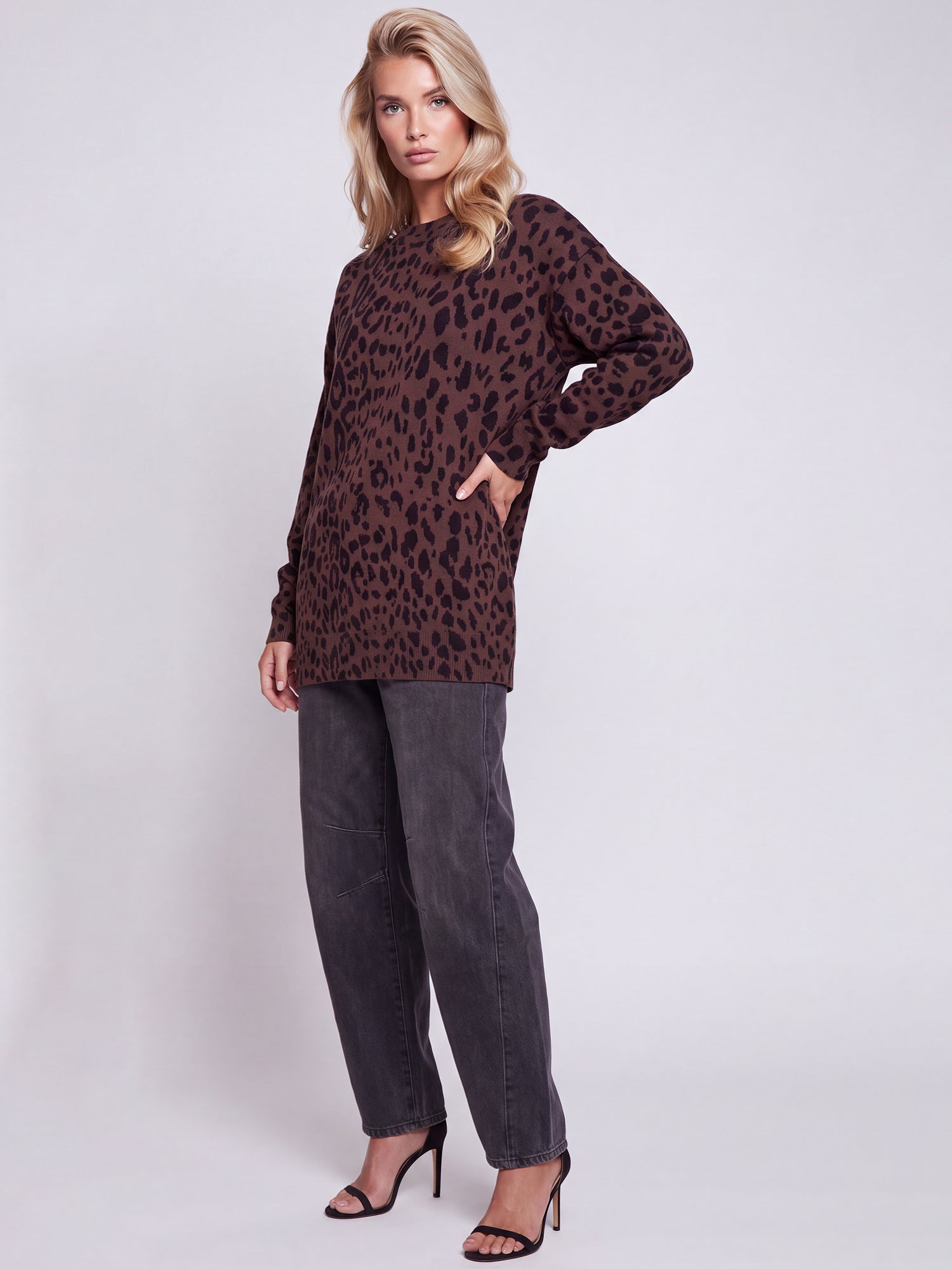 Oversized Pullover aus reiner Merinowolle | braun-schwarz