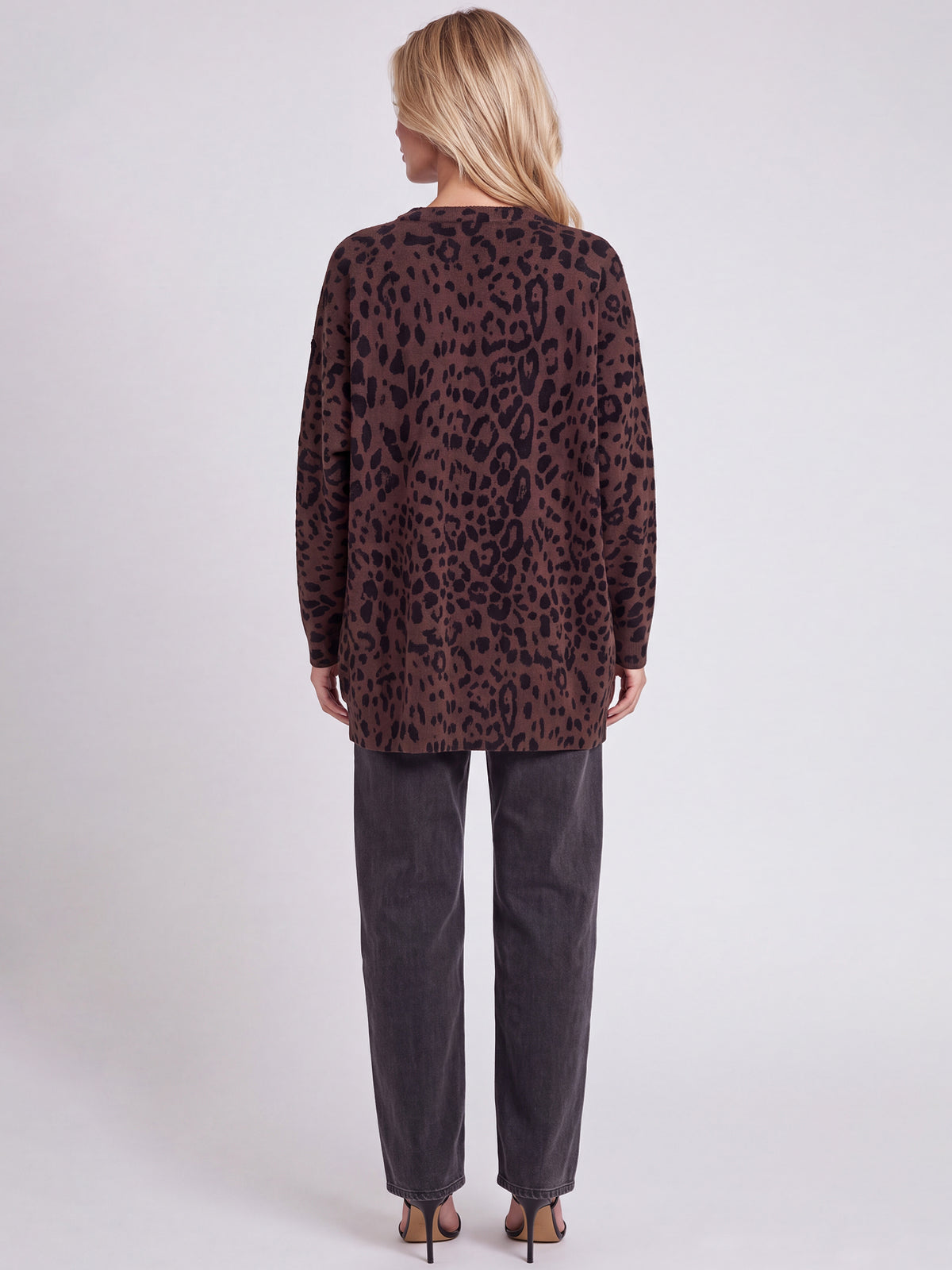 Oversized Pullover aus reiner Merinowolle | braun-schwarz