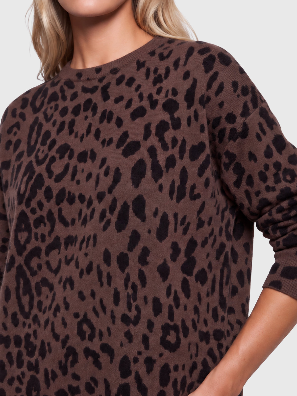 Oversized Pullover aus reiner Merinowolle | braun-schwarz