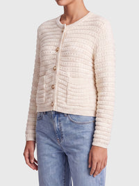 Strickjacke im Chanel-Stil mit Schmuckknöpfen | champagner