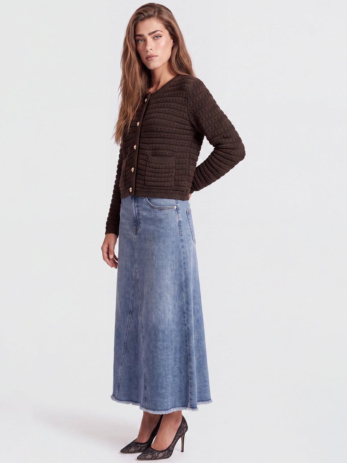 Strickjacke im Chanel-Stil mit Schmuckknöpfen | braun