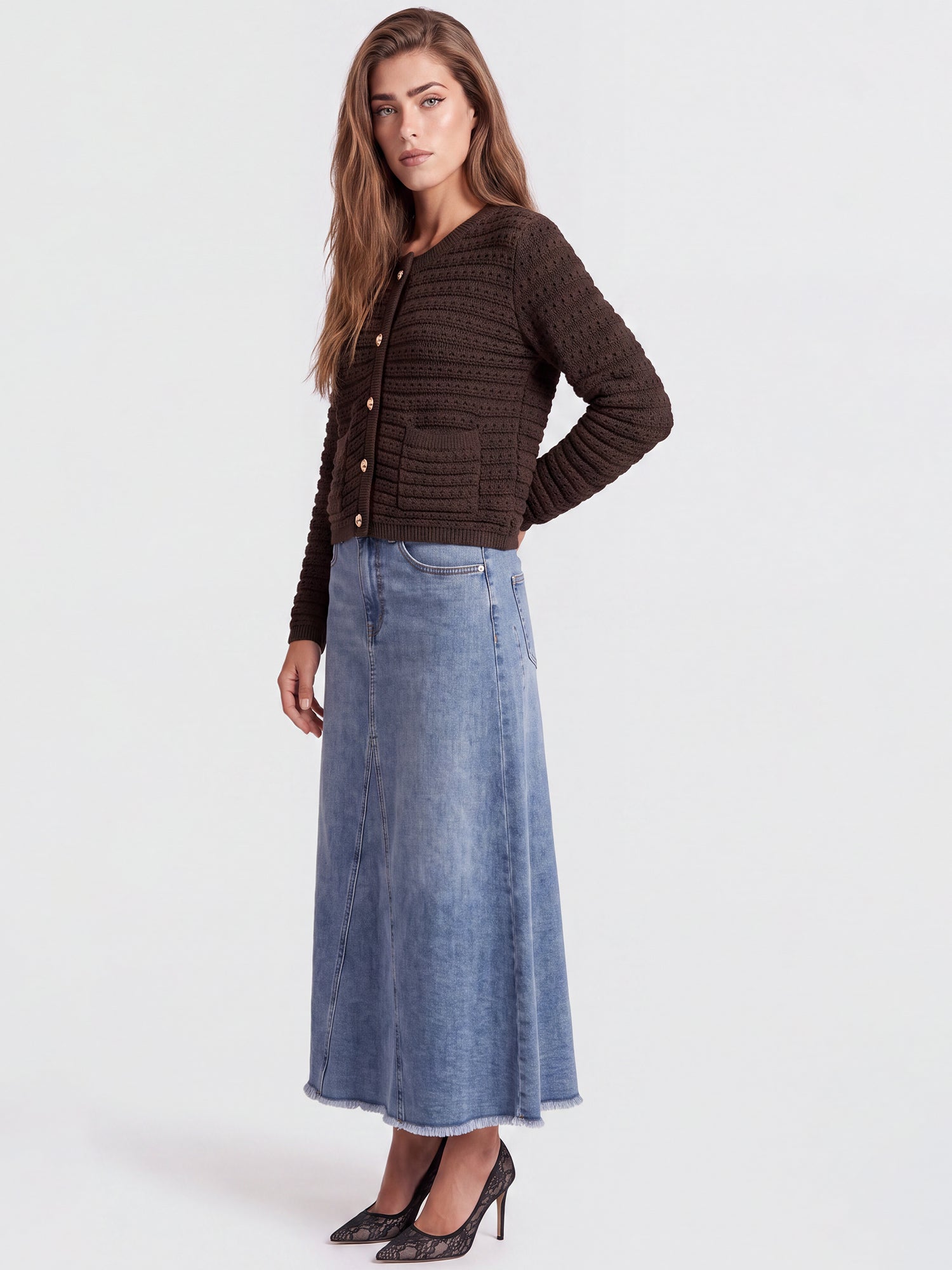 Strickjacke im Chanel-Stil mit Schmuckknöpfen | braun