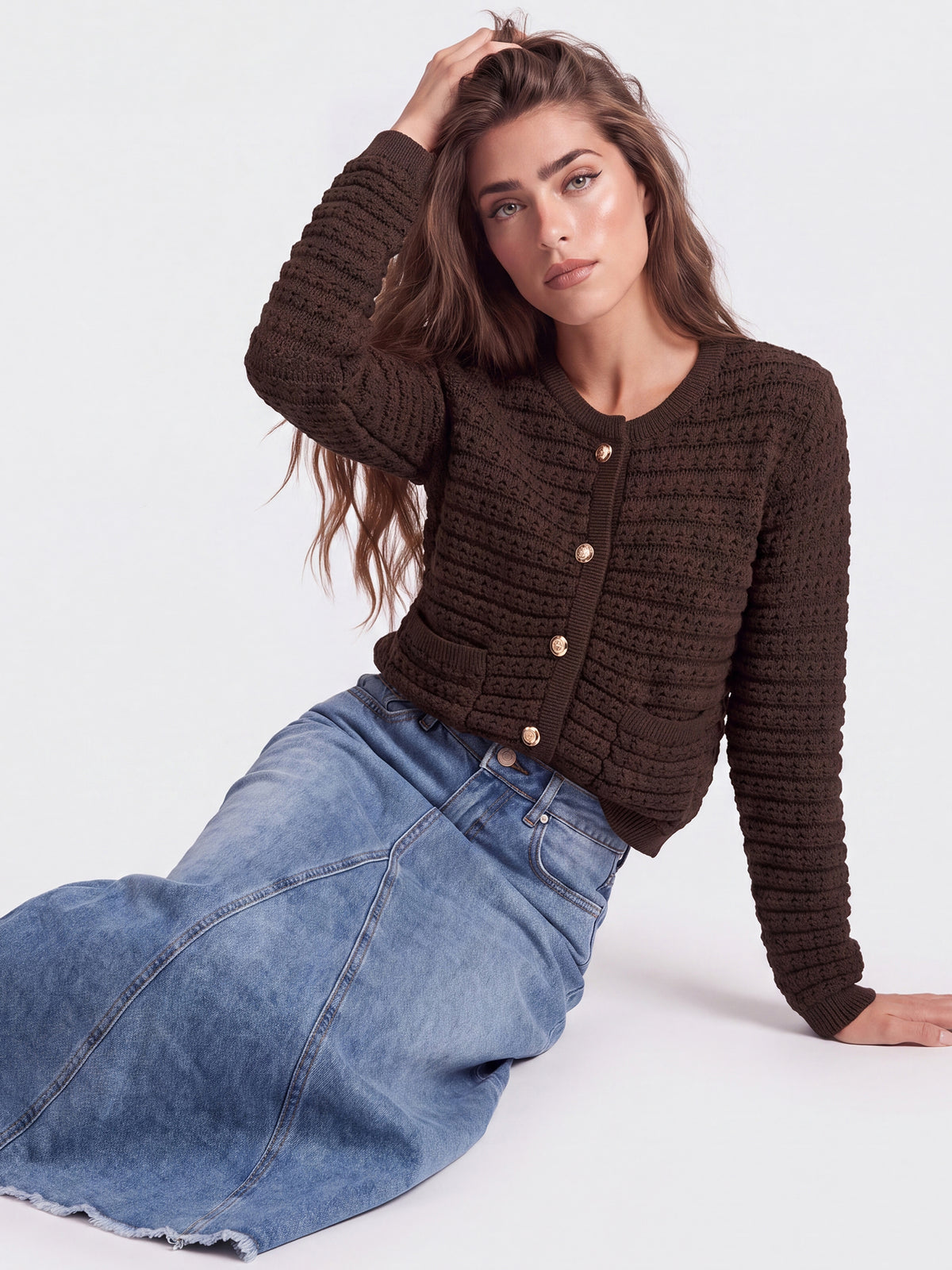 Strickjacke im Chanel-Stil mit Schmuckknöpfen | braun