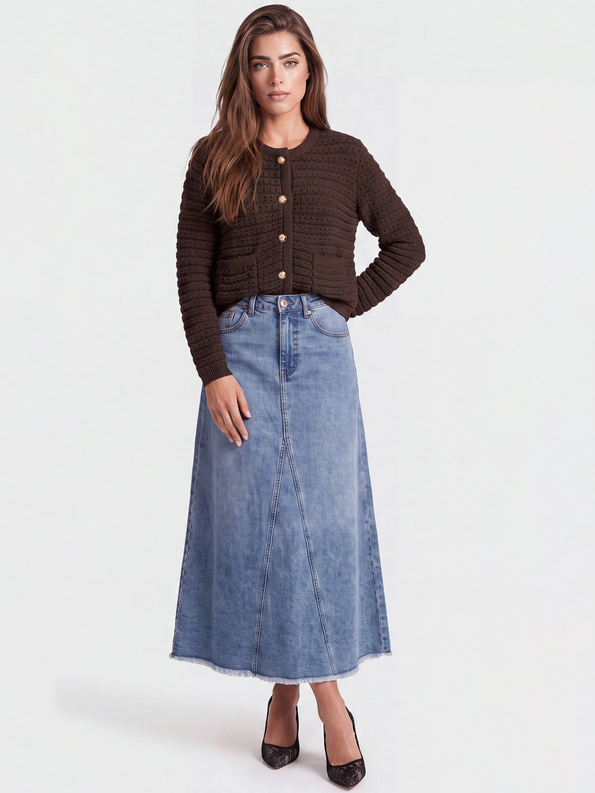 Strickjacke im Chanel-Stil mit Schmuckknöpfen | braun