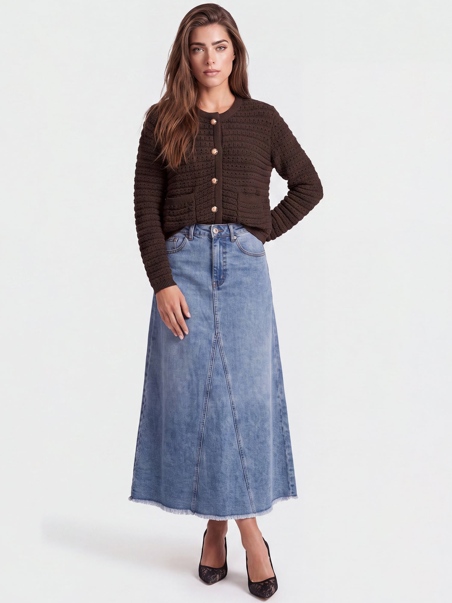 Strickjacke im Chanel-Stil mit Schmuckknöpfen | braun