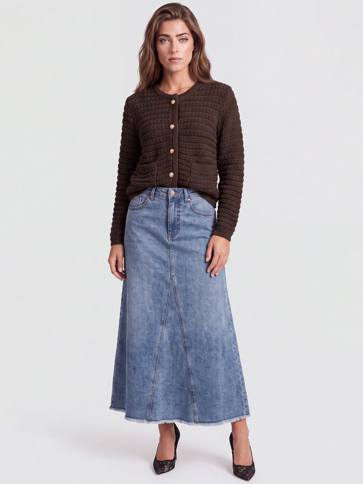 Strickjacke im Chanel-Stil mit Schmuckknöpfen | braun