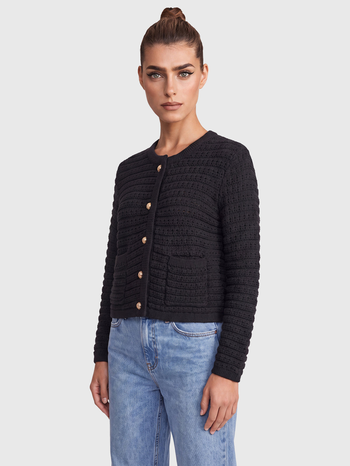 Strickjacke im Chanel-Stil mit Schmuckknöpfen | schwarz