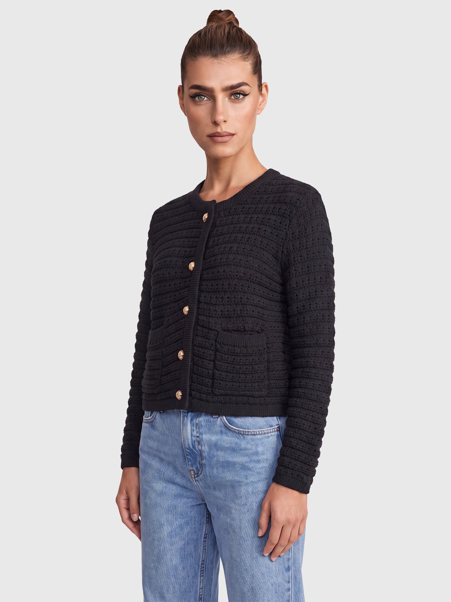 Strickjacke im Chanel-Stil mit Schmuckknöpfen | schwarz