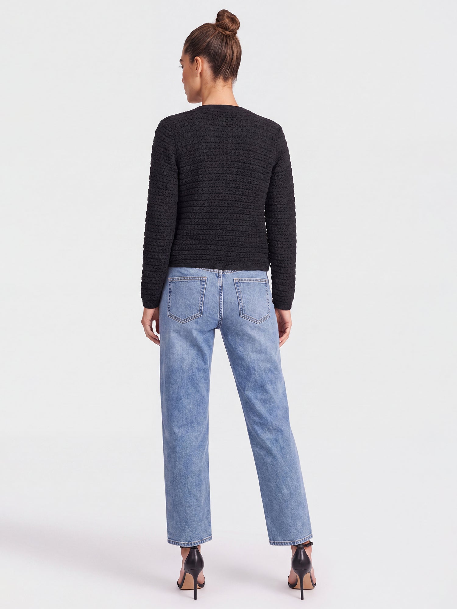Strickjacke im Chanel-Stil mit Schmuckknöpfen | schwarz