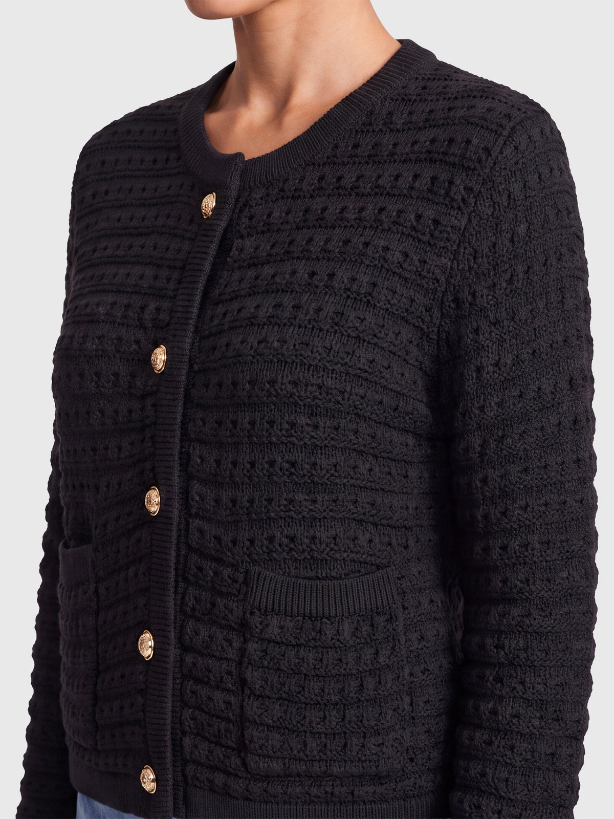 Strickjacke im Chanel-Stil mit Schmuckknöpfen | schwarz
