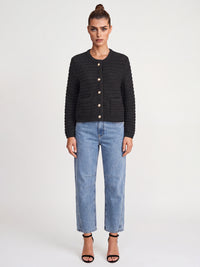 Strickjacke im Chanel-Stil mit Schmuckknöpfen | schwarz