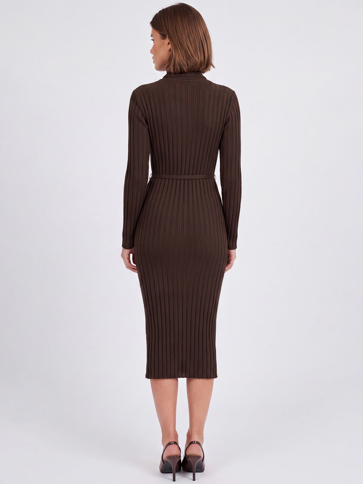 Rippenstrickkleid mit Rollkragen und Strickgürtel | braun
