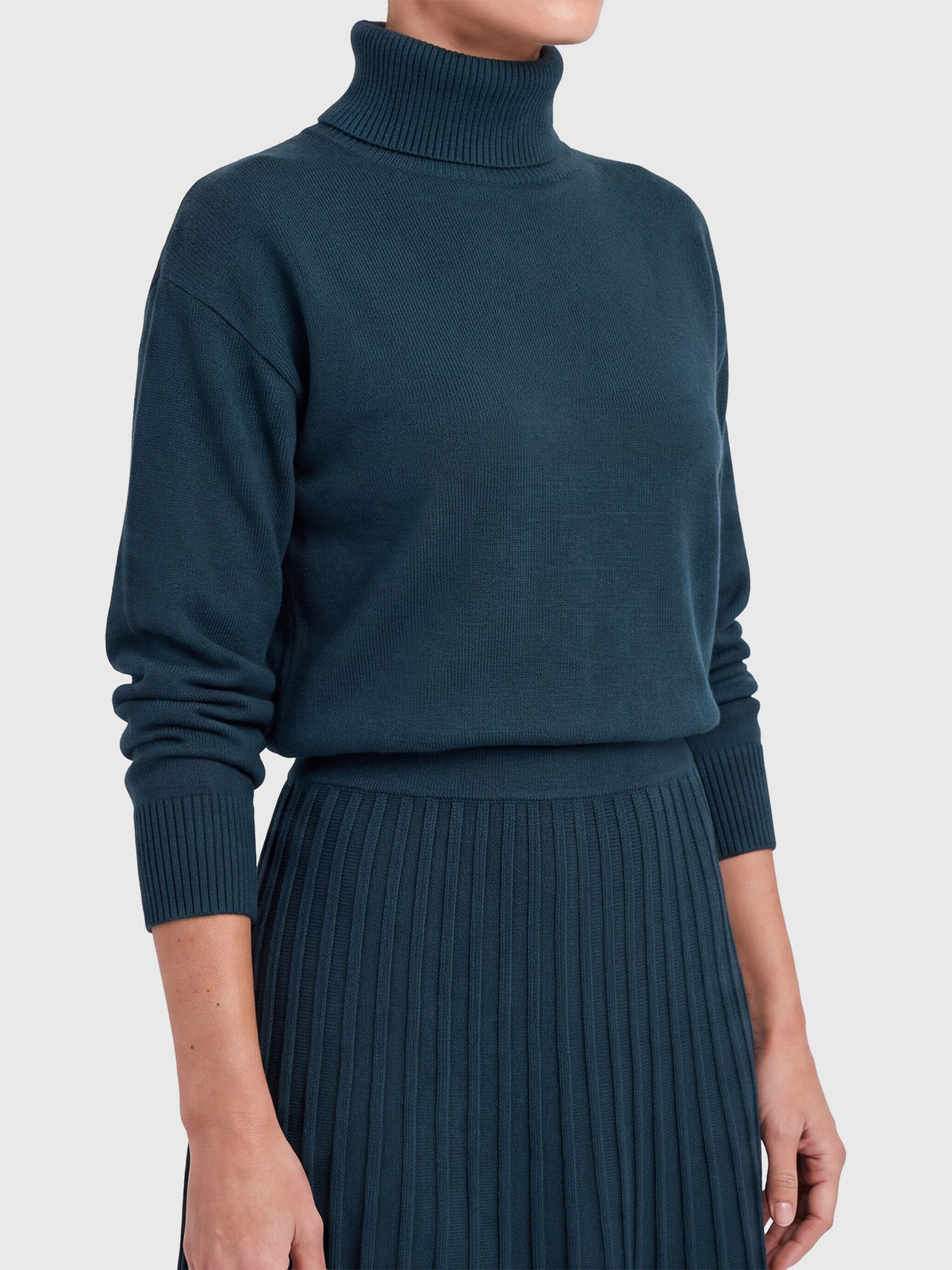 2-in-1 Strickkleid mit Rollkragen und Faltenrock | petrol