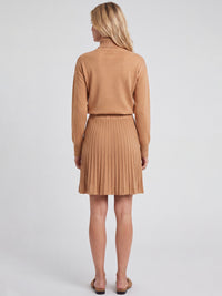 2-in-1 Strickkleid mit Rollkragen und Faltenrock | camel