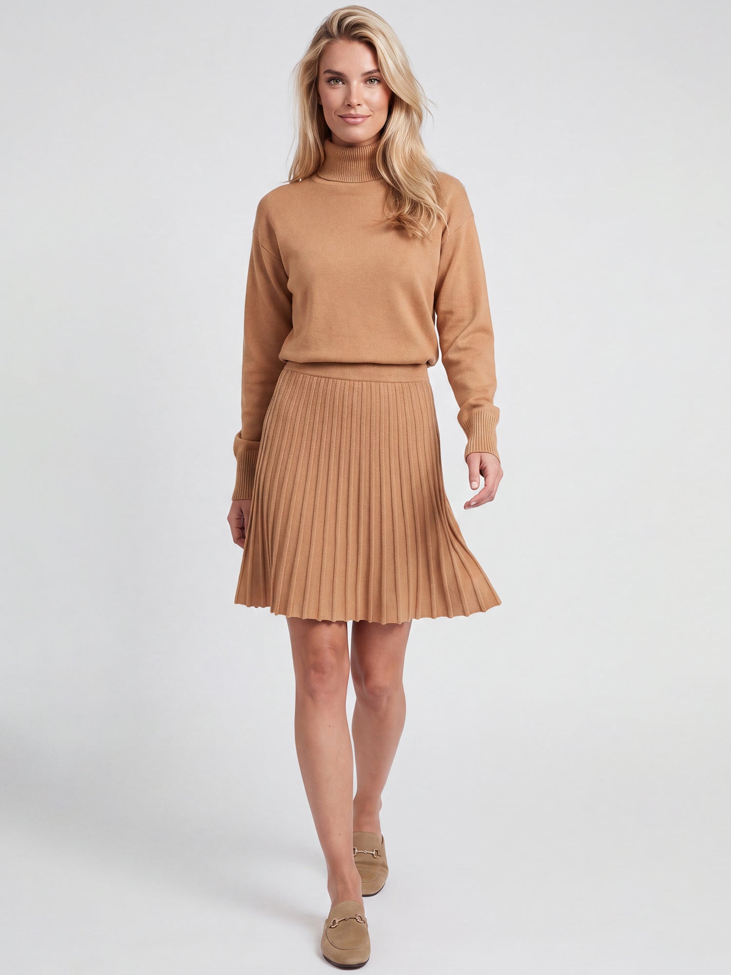 2-in-1 Strickkleid mit Rollkragen und Faltenrock | camel