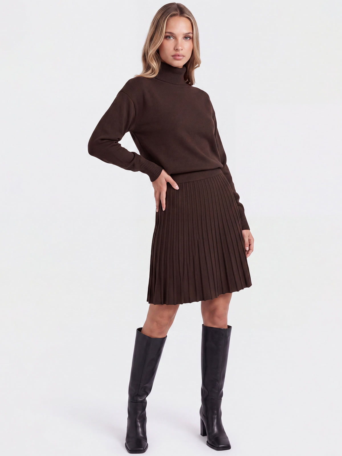 2-in-1 Strickkleid mit Rollkragen und Faltenrock | braun