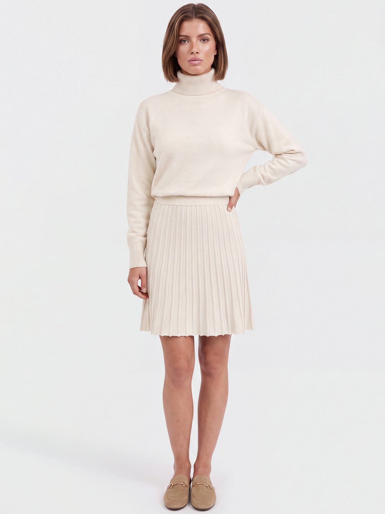 2-in-1 Strickkleid mit Rollkragen und Faltenrock | champagner