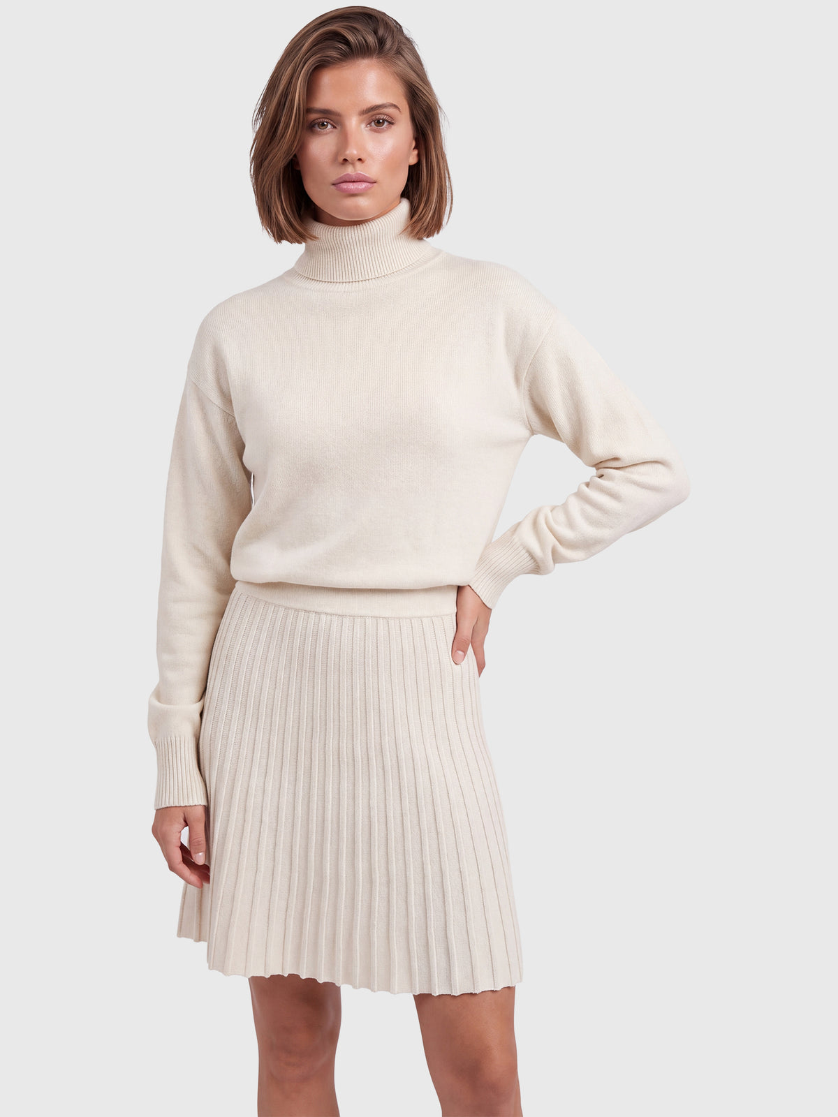 2-in-1 Strickkleid mit Rollkragen und Faltenrock | champagner