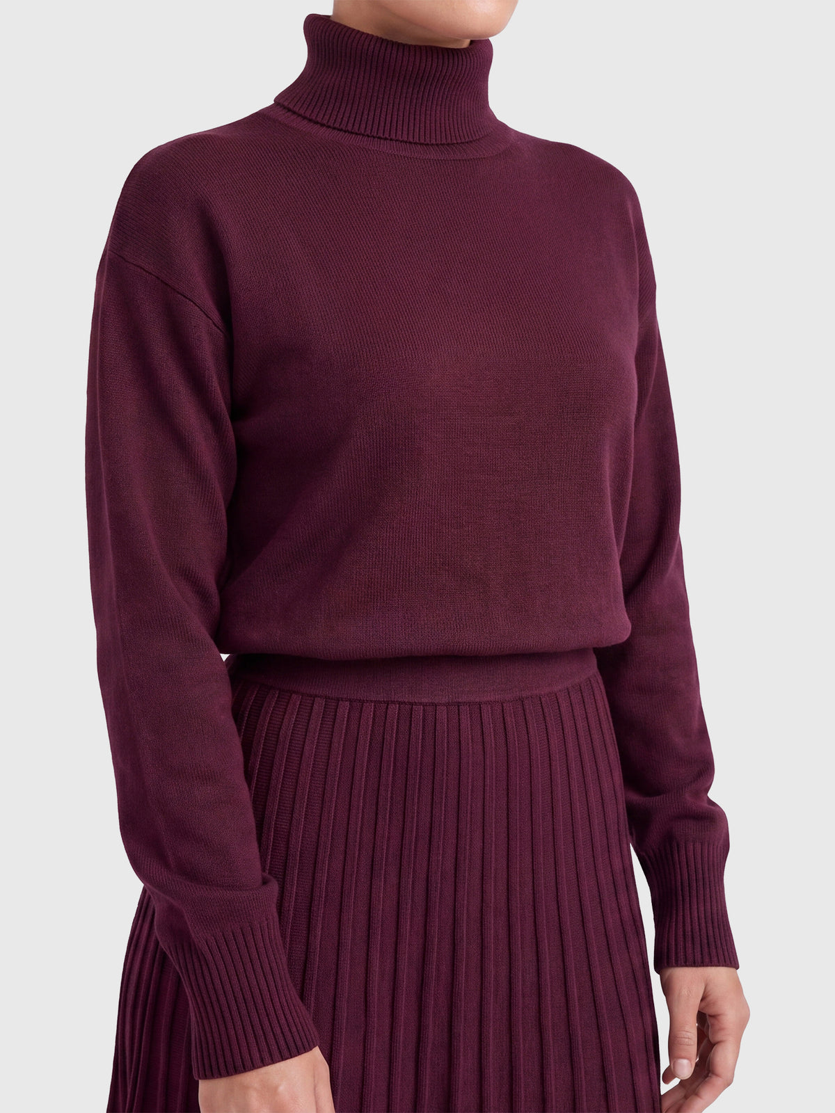 2-in-1 Strickkleid mit Rollkragen und Faltenrock | weinrot